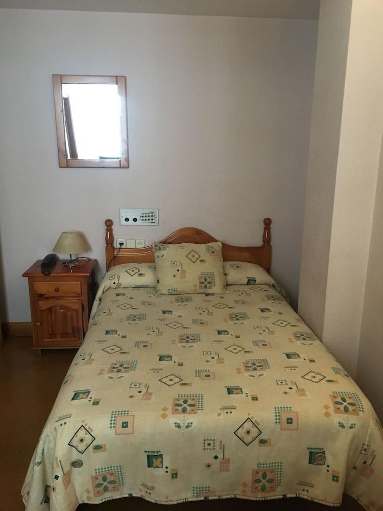 Hotel Anglada Vielha Bagian luar foto