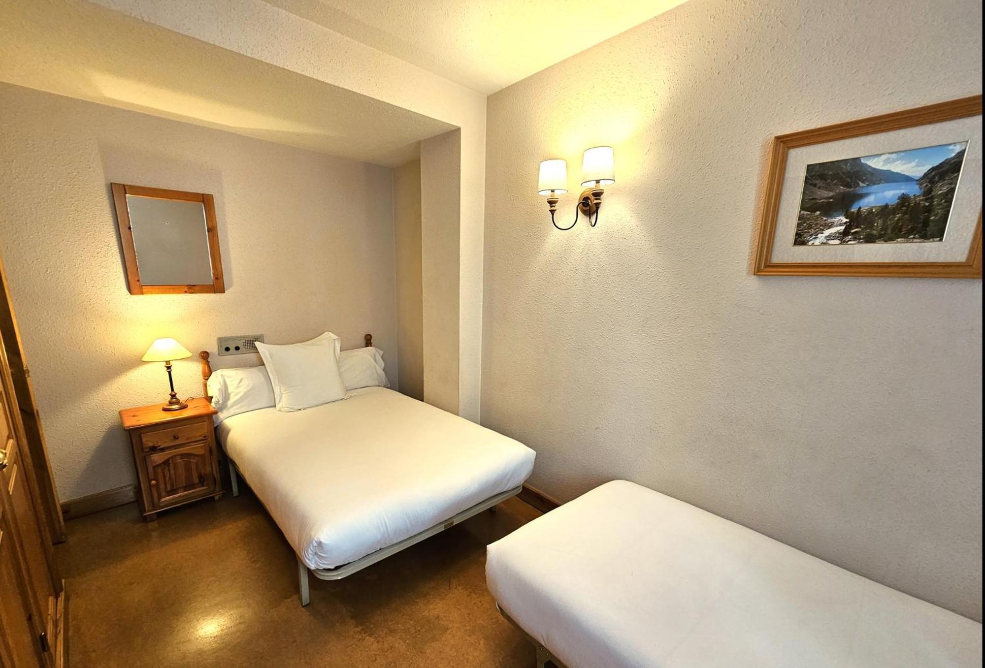 Hotel Anglada Vielha Bagian luar foto