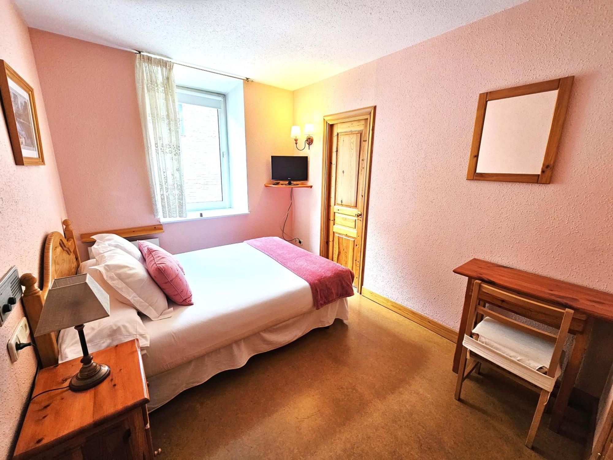 Hotel Anglada Vielha Bagian luar foto